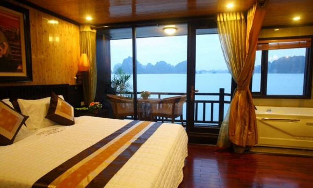 Victoria Cruise in Halong bay